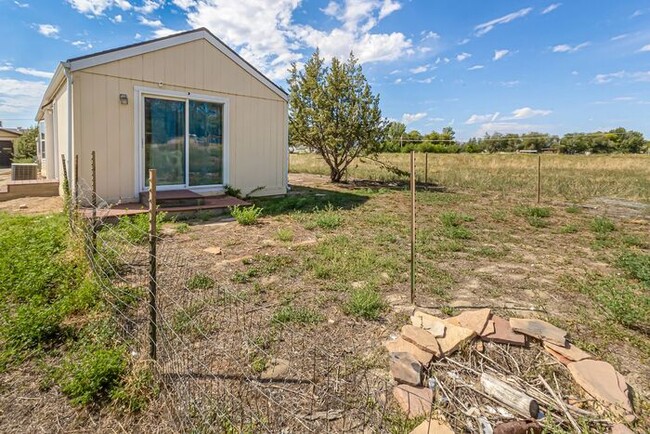 Building Photo - Tiny 2 bedroom Home with Mountain Views!