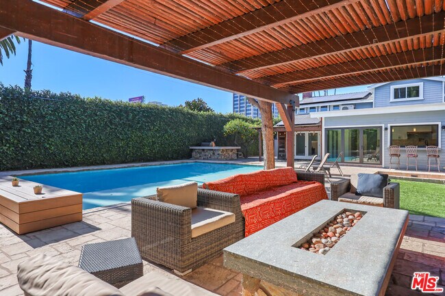 Building Photo - 4744 Haskell Ave