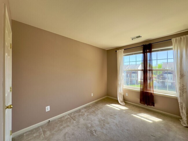 Building Photo - Charming and Stylish Living in a 3Bed/3Bat...