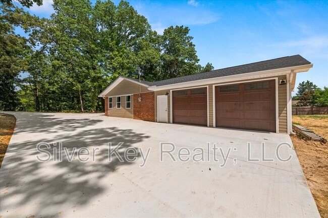Building Photo - 144 Co Rd 575