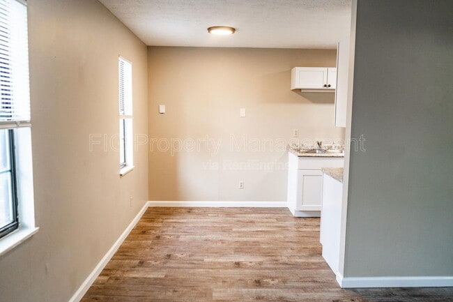 Building Photo - 129 Hillcrest Dr