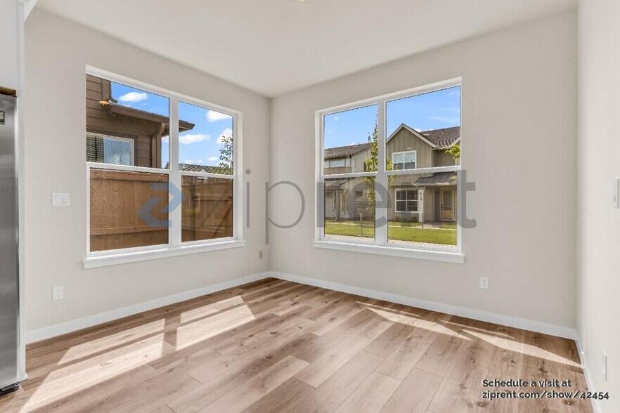 Building Photo - 8166 SE Orion Ln