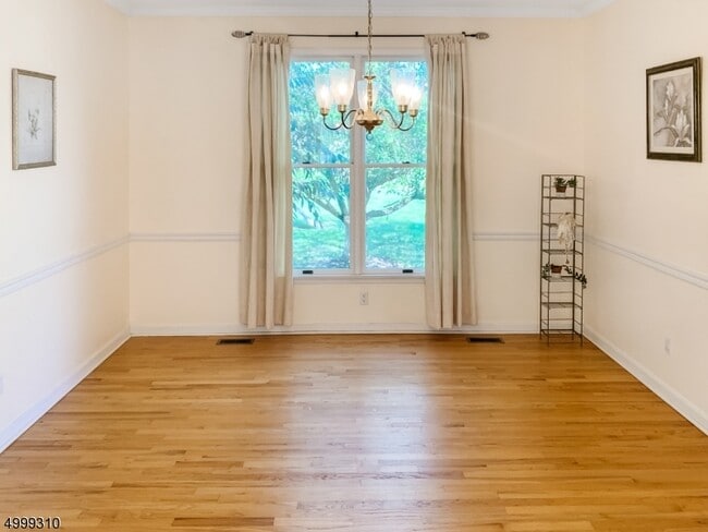 Building Photo - 9 Colonial Ct