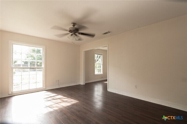 Building Photo - 1303 E Avenue G