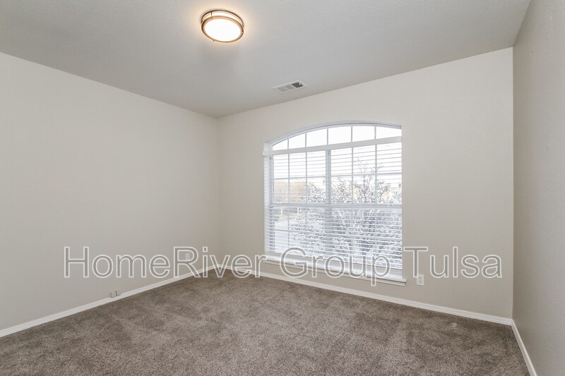 Building Photo - 820 N Willow Ave