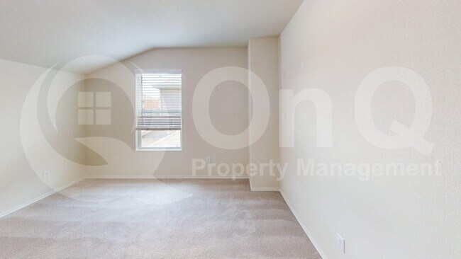 Building Photo - 426 Lake Erie Dr