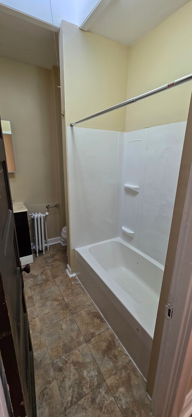 Building Photo - 2826 Mayfield Ave