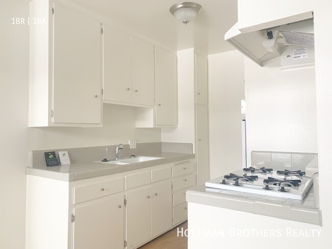 Building Photo - 2309 S Bentley Ave