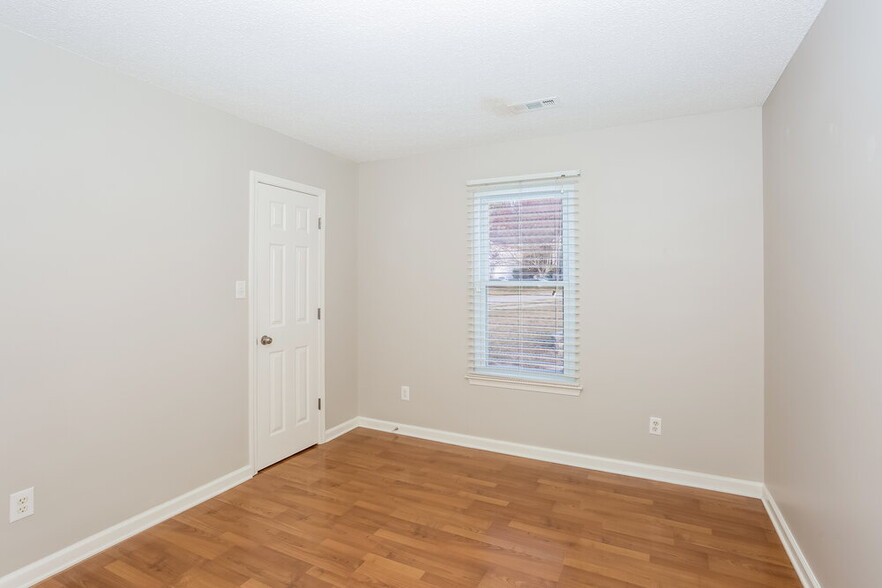 Building Photo - 3242 Hawick Commons Dr