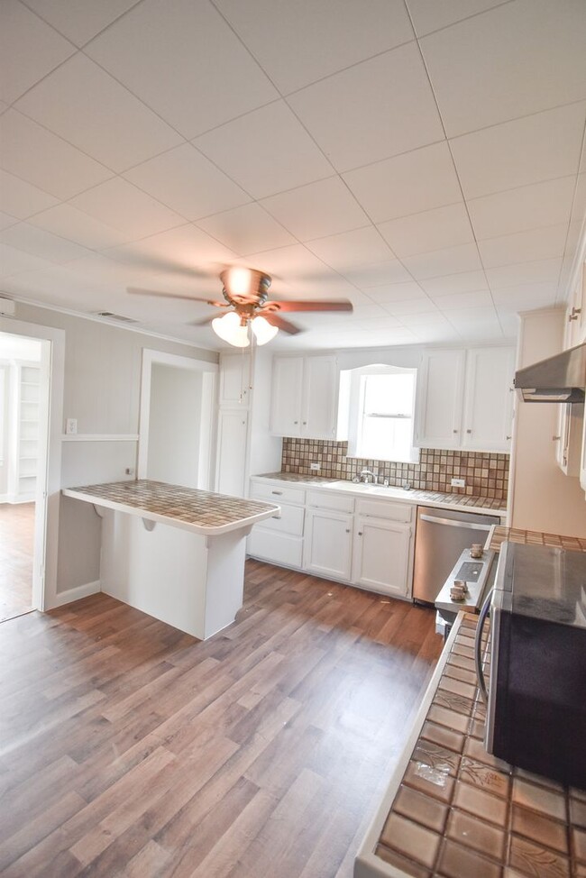 Building Photo - 2 Bedroom 1 Bath On Acreage in Lindale ISD!