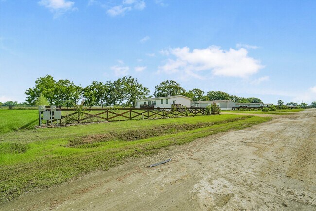 Building Photo - 1566 County Rd 610