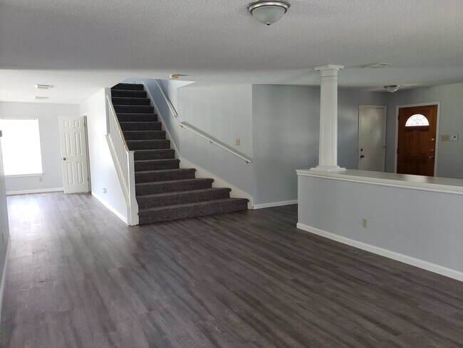 Building Photo - 425 Twin Point Creek