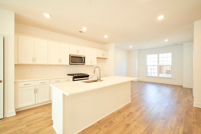 Building Photo - 13868 Randolph Pond Ln