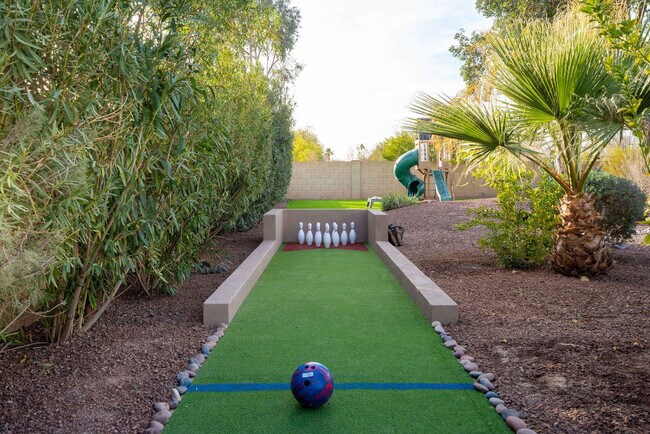 Building Photo - 6235 E Thunderbird Rd