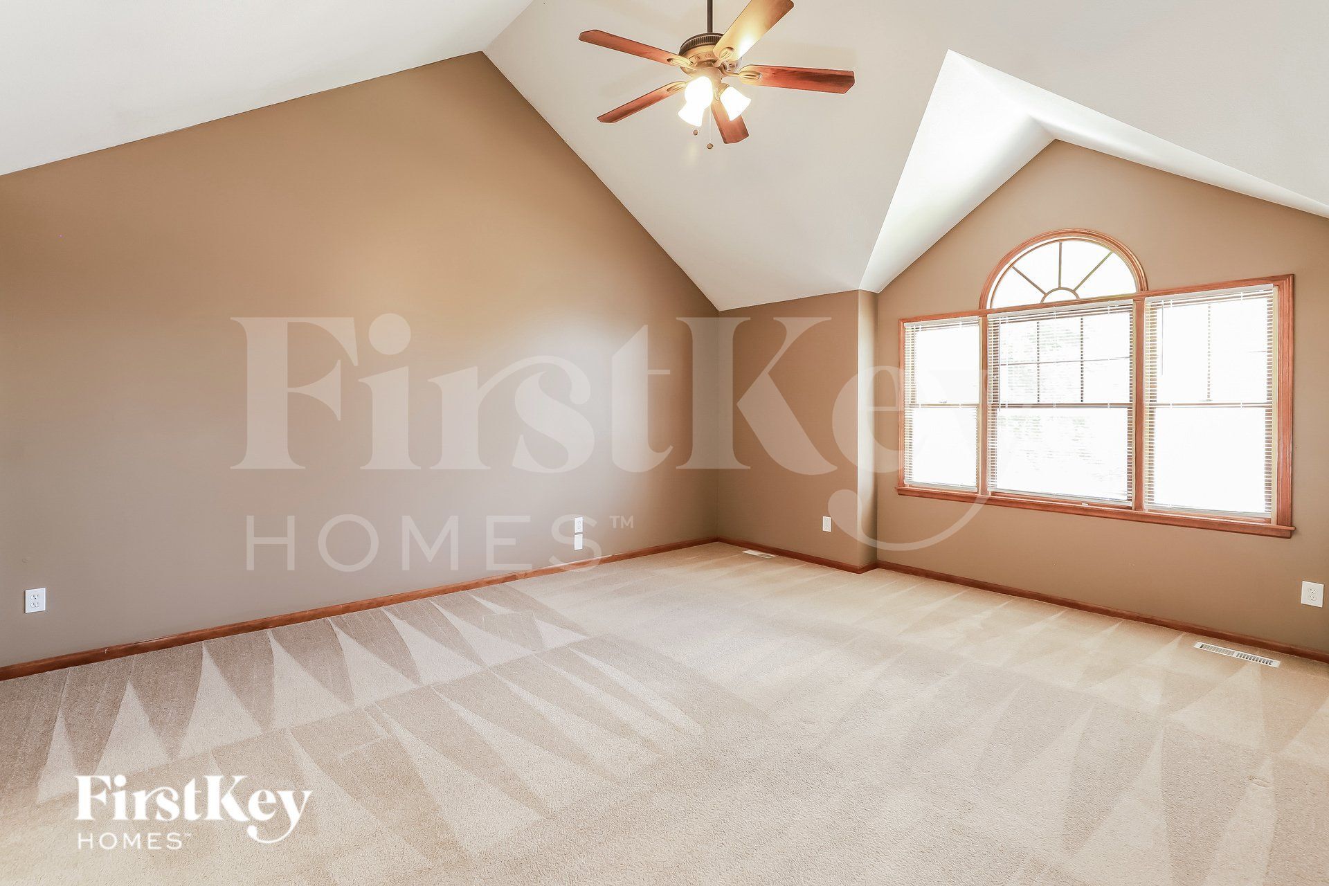 Building Photo - 1824 SW Pinecreek Ct