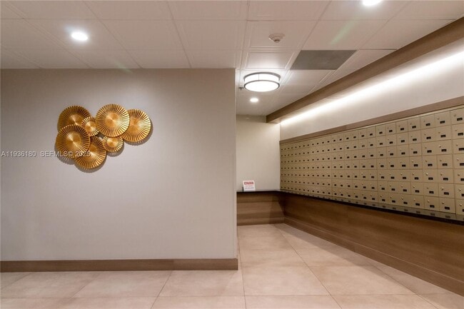 Building Photo - 3701 N Country Club Dr