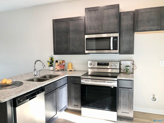 Building Photo - 403 Falls Pointe