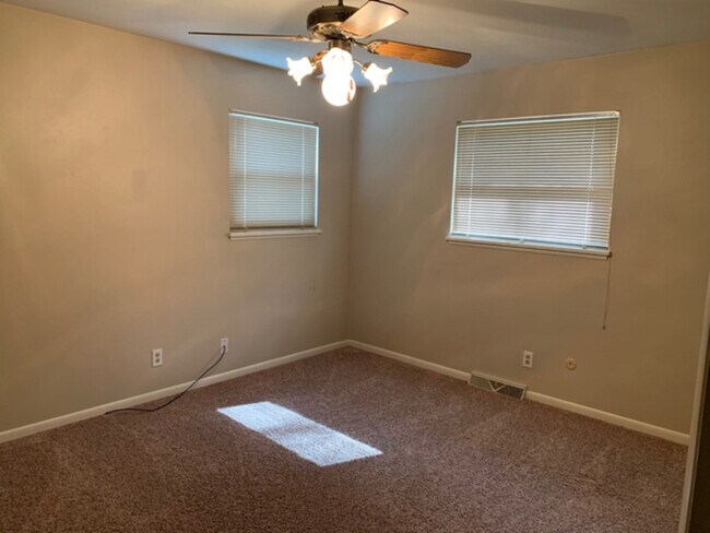 Building Photo - 6924 N Flamingo Ct