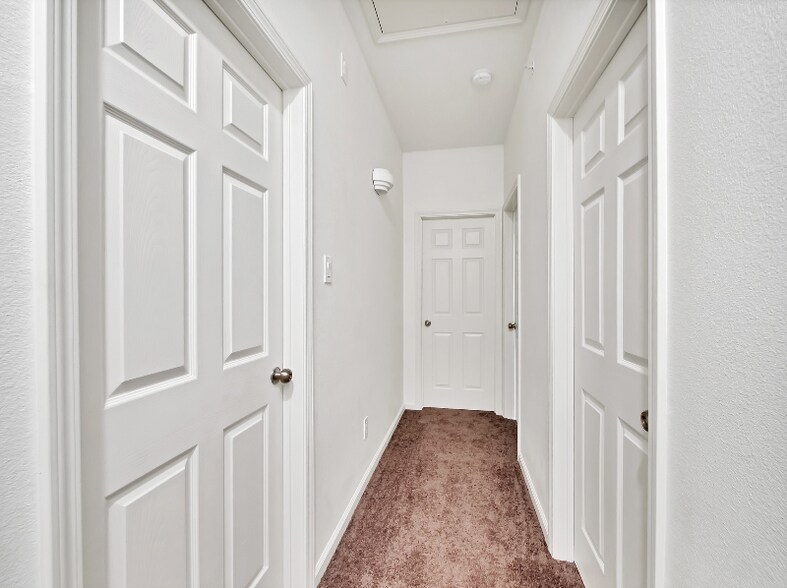 Building Photo - 2727 Arlington Ct