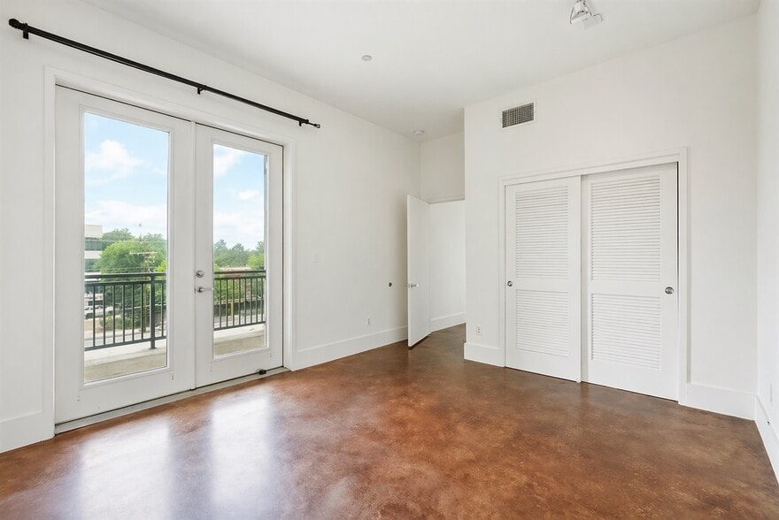 primary bedroom - 911 Keith Ln