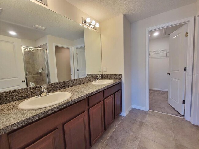 Building Photo - 16922 Red Brick Ln
