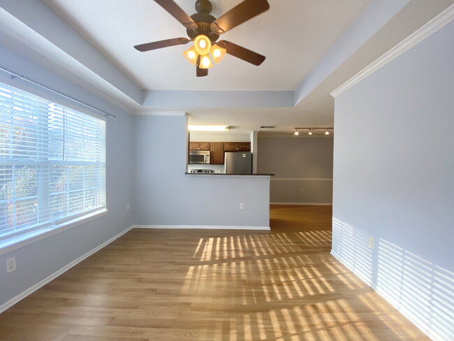 Building Photo - Updated One Bedroom Condo In The Reserve a...