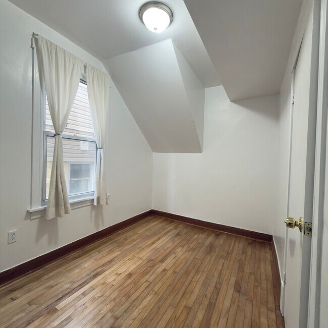 Building Photo - 4232 S California Ave