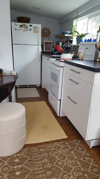 Building Photo - 11 W Windsor Ave