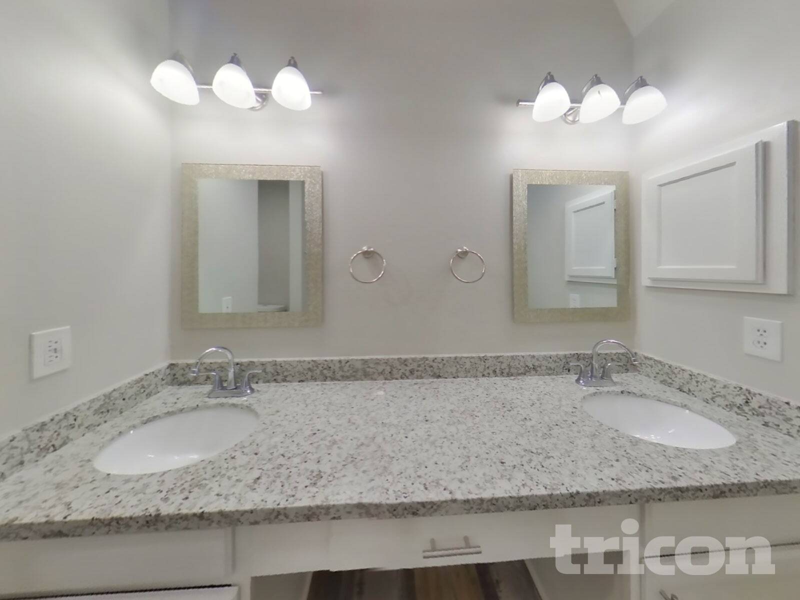 Building Photo - 7114 River Garden Dr
