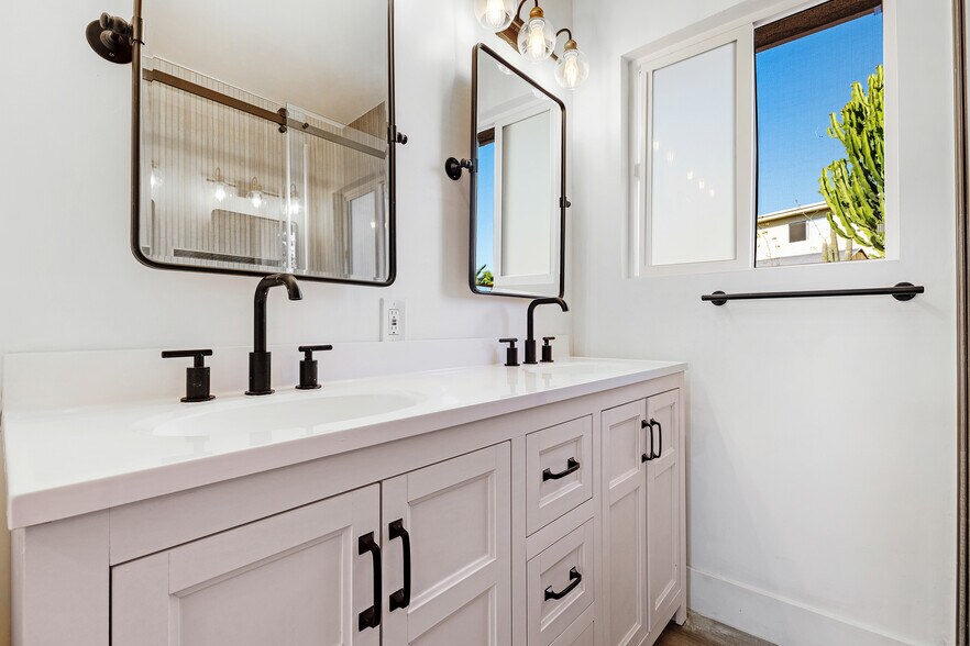 Building Photo - 205 Plymouth Dr