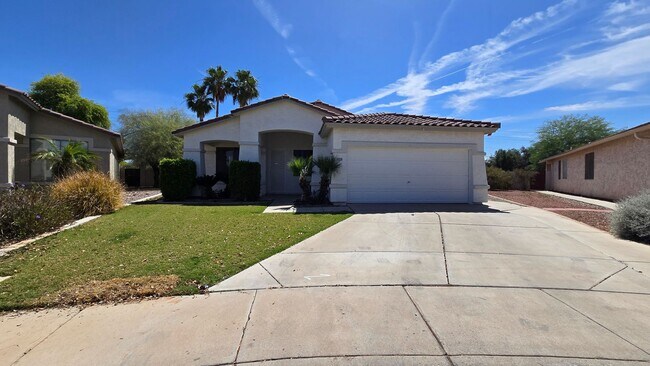 Building Photo - Clean and Cozy home in desirable area!