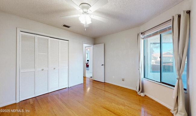 Building Photo - 3820 La Vista Cir