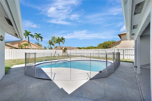 Building Photo - 22471 Grouper Ct