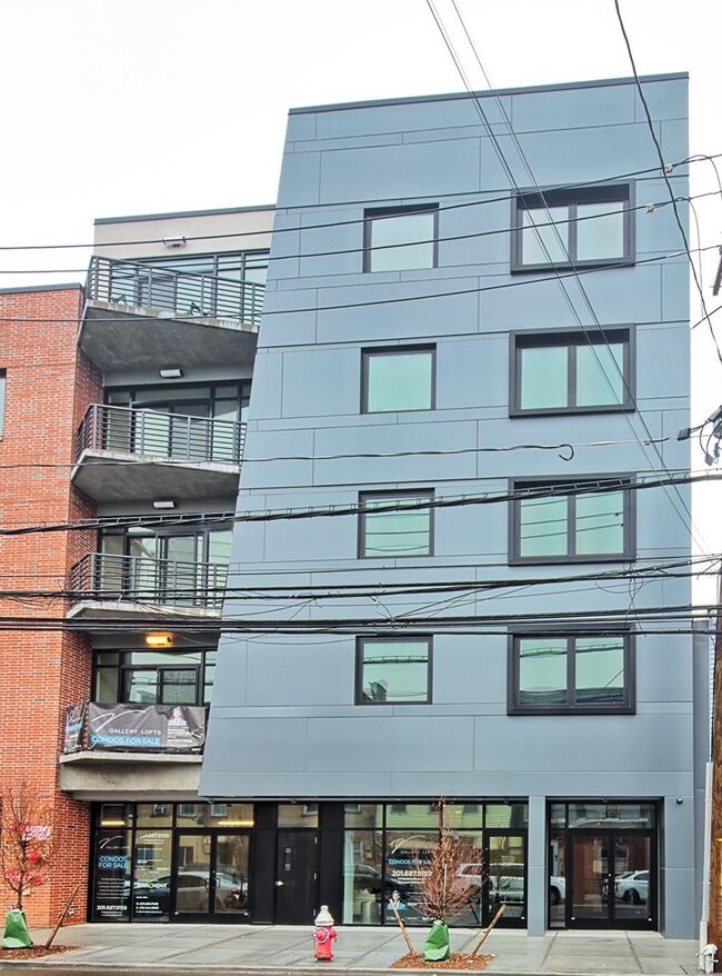 Building Photo - 391 Palisade Ave