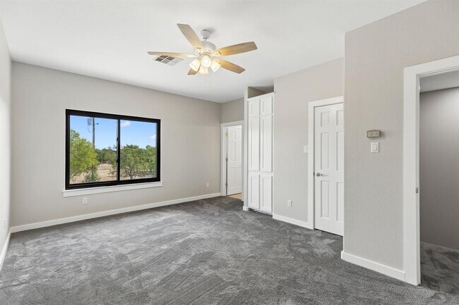 Building Photo - 501 Lone Star Dr