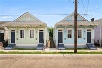 Building Photo - Beautiful! 1 Bedroom 1 Bath Duplex in Central City!