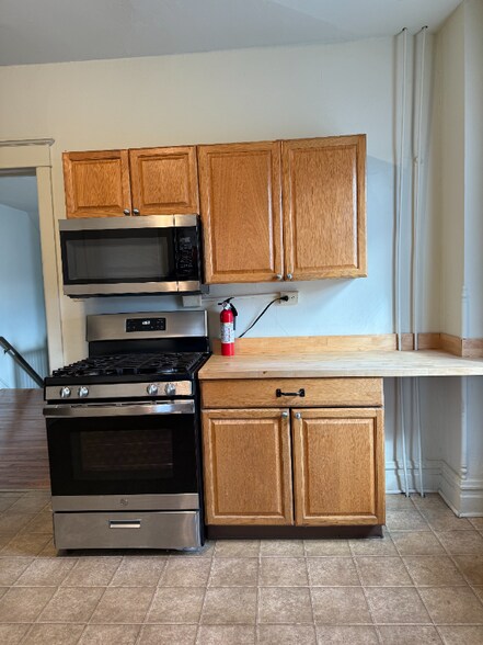 Building Photo - 1629 W Broad St