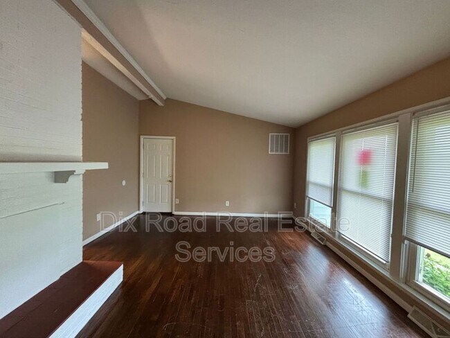 Building Photo - 4984 OH-122