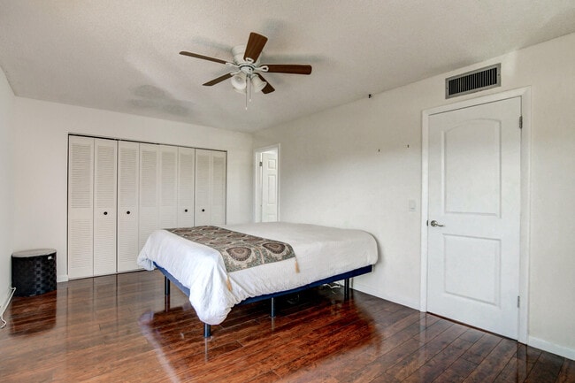 Building Photo - 42 Burgundy A