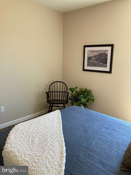 Building Photo - 376 E Main St