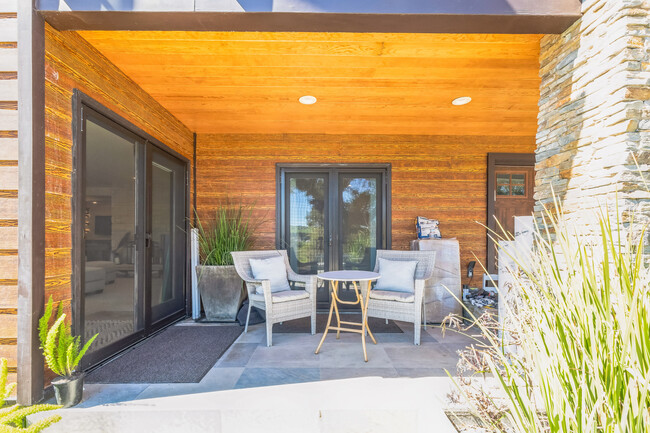 Building Photo - 30 Castlewood Dr