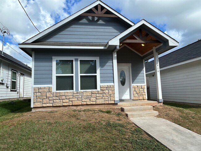 Primary Photo - 16956 W Ivanhoe St