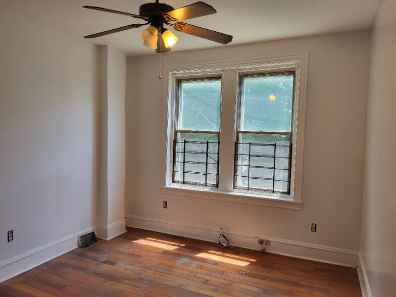 Building Photo - 4834 Sansom St