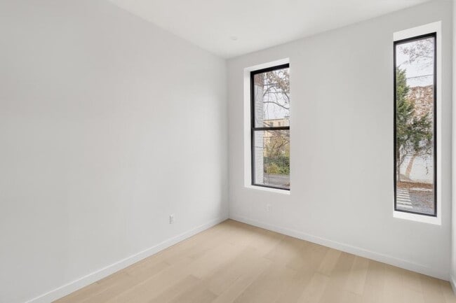 Building Photo - 2 bedroom in Brooklyn NY 11232