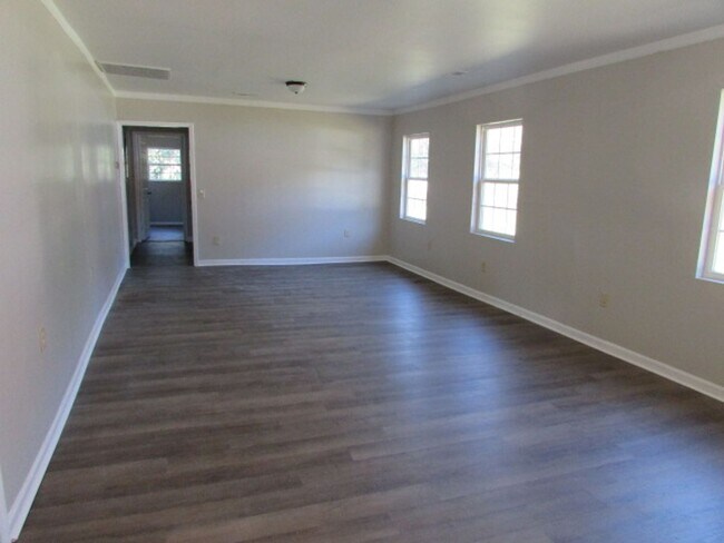 Building Photo - Single Family Home!