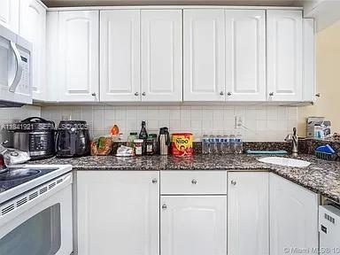 Building Photo - 540 Brickell Key Dr