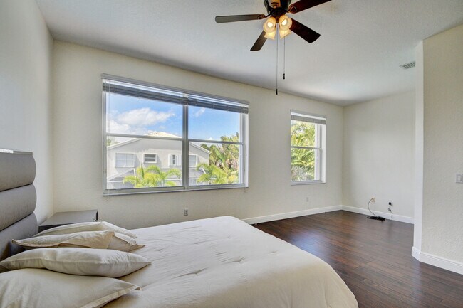 Building Photo - 2418 Westmont Dr