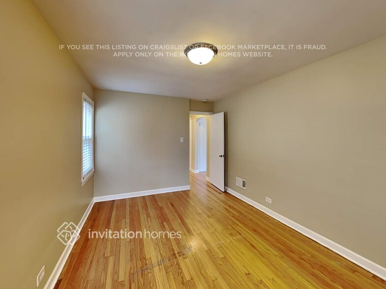 Building Photo - 6844 W Dickens Ave