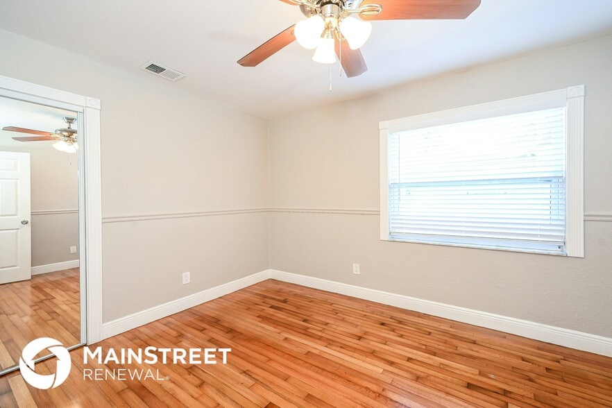 Building Photo - 3750 28th Ave N