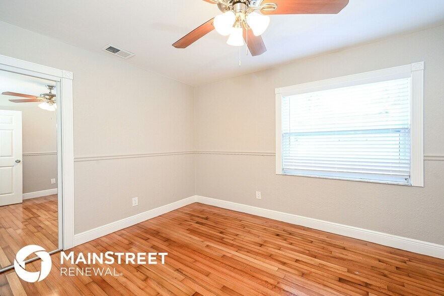 Building Photo - 3750 28th Ave N